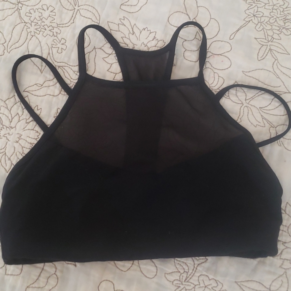 High neck gap sports bra with mesh